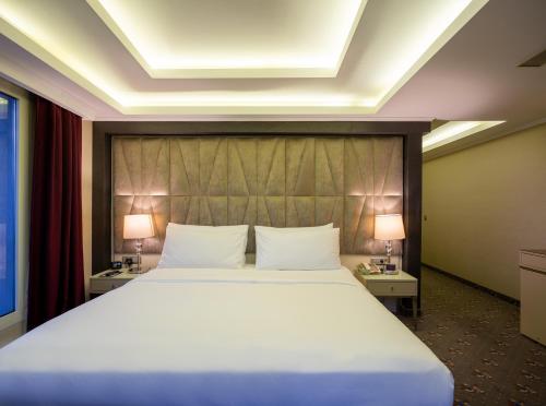 Doubletree By Hilton Hotel Izmir - Alsancak Room Type - Superior King Room with Sea View