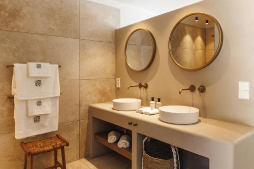 Deluxe Double or Twin Room with Pool View image 1