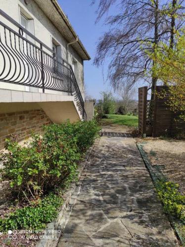 Haut de villa : véranda, terrasse, vue piscine