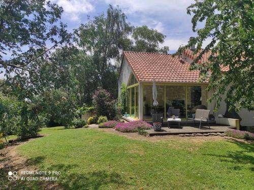 Haut de villa : véranda, terrasse, vue piscine