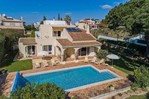 Villa Amore - Only a 5 minutes walk to the beach