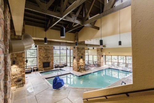 King Suite - 4 Guest - Hot Tub - Pool - Free Shuttle - Cedar Breaks Lodge