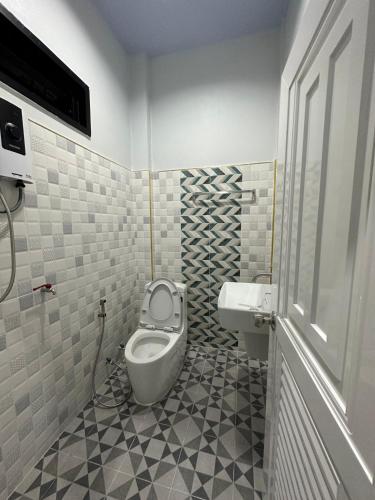 淋浴間, Art Nara Hotel อาร์ตนรารีสอร์ท in 陶公(那拉提瓦府)