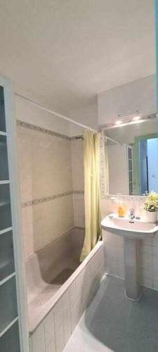 Three-Bedroom Apartment image 5