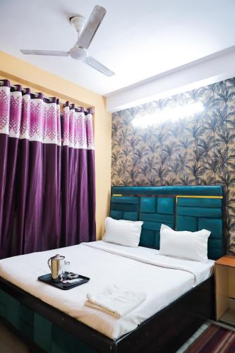 Roomshala 126 Mannat Inn - Laxmi Nagar