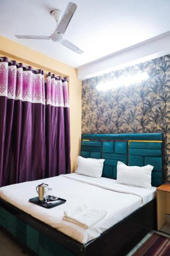 Roomshala 126 Mannat Inn - Laxmi Nagar