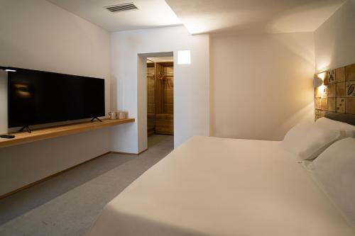 496865996 Praia Art Resort - Small Luxury Hotels of the world