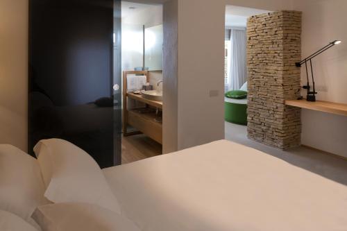 496866144 Praia Art Resort - Small Luxury Hotels of the world
