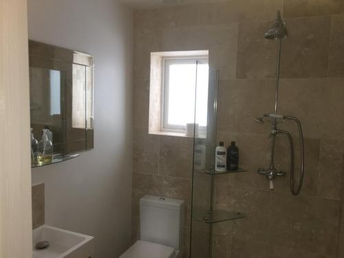 Cedar Shade Cottage Ensuite Private Annexe with Parking