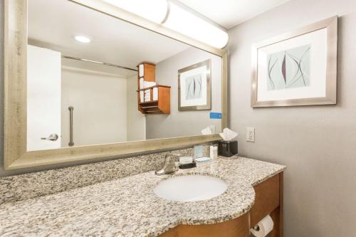Hampton Inn Morehead City - image 11
