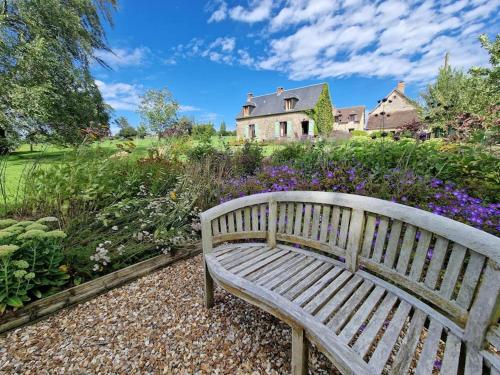 Maison de charme pour 4 personnes, calme in Moulins-la-Marche