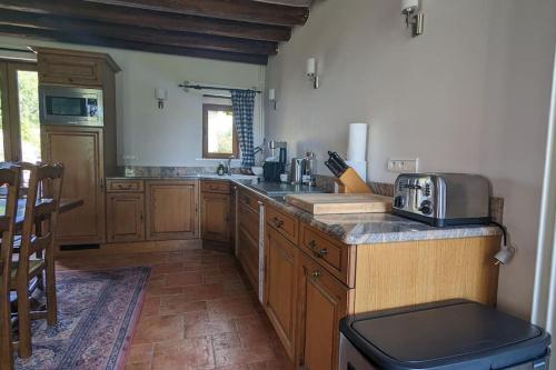 Maison de charme pour 4 personnes, calme in Moulins-la-Marche