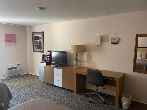 Camp Inn Lodge in Au Sable, USA
