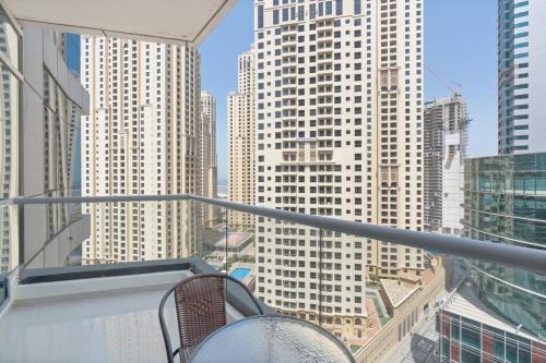 StoneTree - Modern 1 BR Apartment in Dubai Marina - image 8
