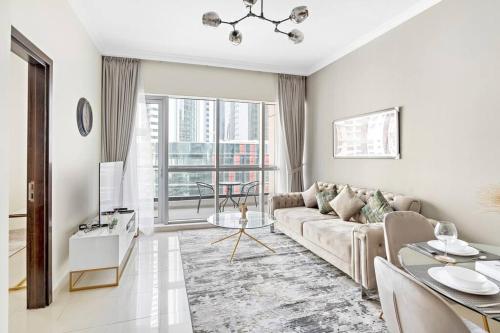 StoneTree - Modern 1 BR Apartment in Dubai Marina - image 13