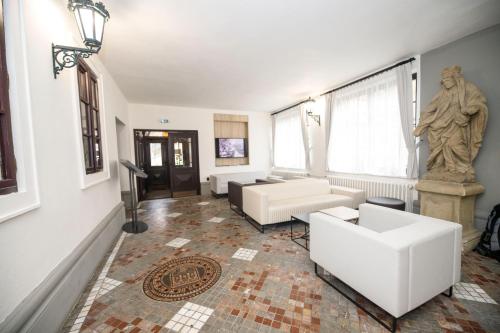 Hotel Praha - image 11