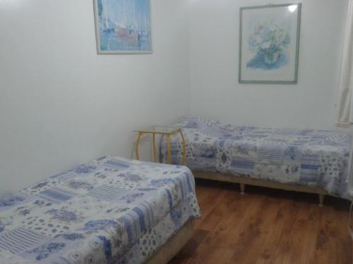 2 twin beds, 1 futon bed