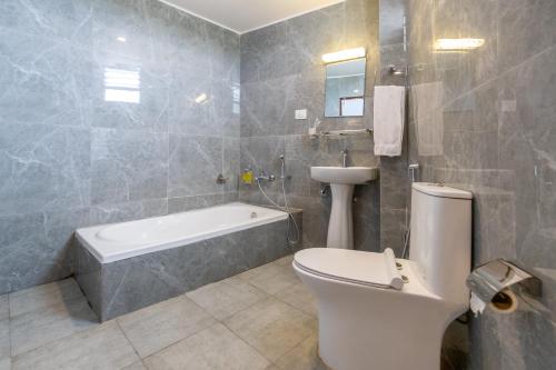 room detail thumbnail 2