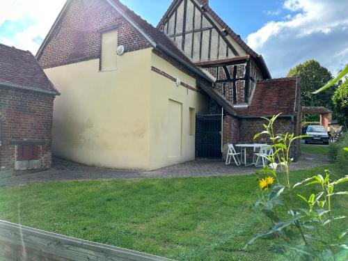 Room in Guest room - bed and breakfast in the countryside near Beauvais airport