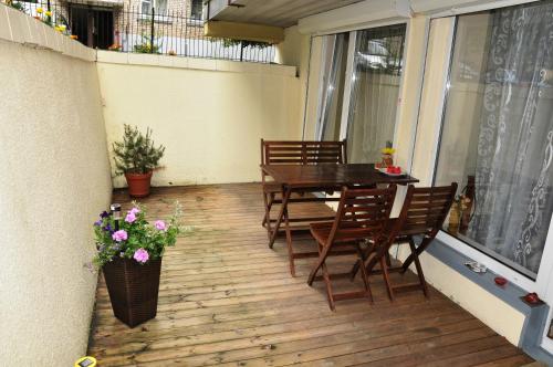 Apartment with Terrace image 5