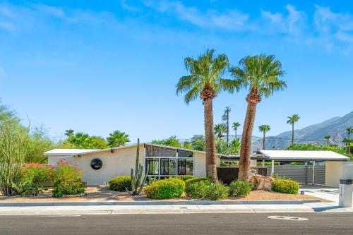 Modern Alexander Pool Home Permit# 3961 in Palm Springs, USA