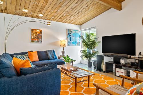 Modern Alexander Pool Home Permit# 3961 in Palm Springs, USA
