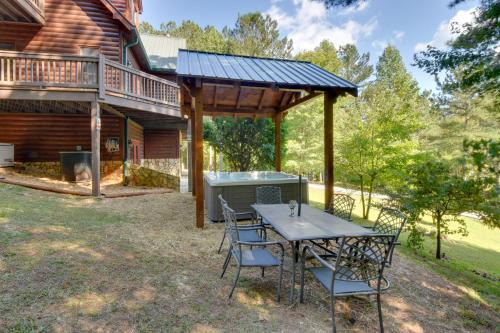 Grand Ellijay Cabin with Mountain Views and Pool Table