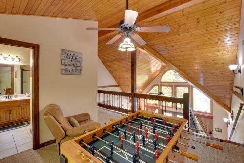 Grand Ellijay Cabin with Mountain Views and Pool Table