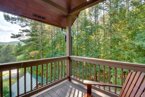 Grand Ellijay Cabin with Mountain Views and Pool Table