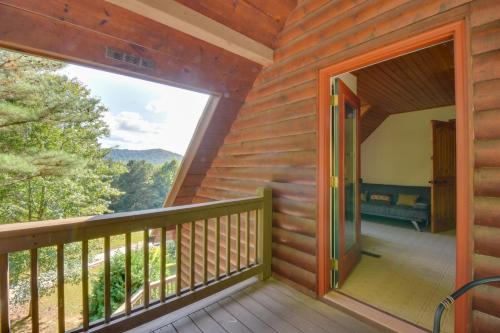 Grand Ellijay Cabin with Mountain Views and Pool Table