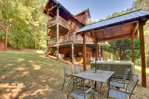 Grand Ellijay Cabin with Mountain Views and Pool Table