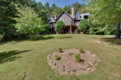 Grand Ellijay Cabin with Mountain Views and Pool Table