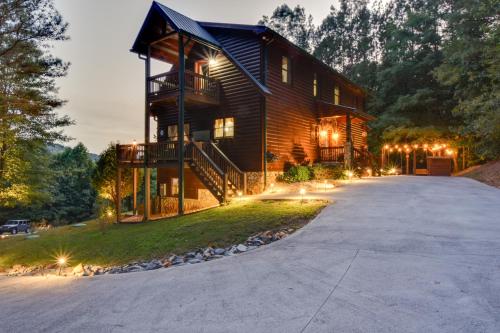 Grand Ellijay Cabin with Mountain Views and Pool Table