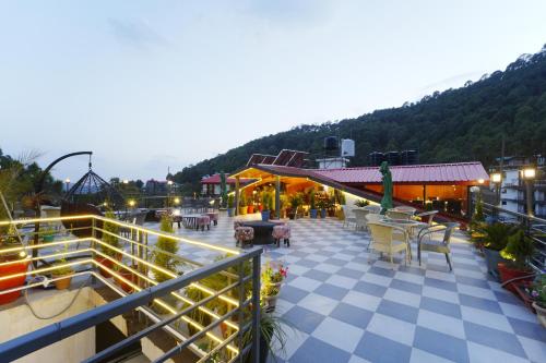 Hotel Montrose Kasauli !! Balcony Rooms !! Terrace !! Restaurant !! Spa