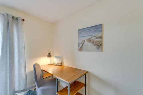 Updated Sienna Park Condo - 4 Miles to Siesta Key! in Sarasota, USA