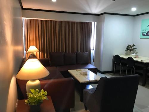 Omnitower two bedroom cozy apartment กรุงเทพ