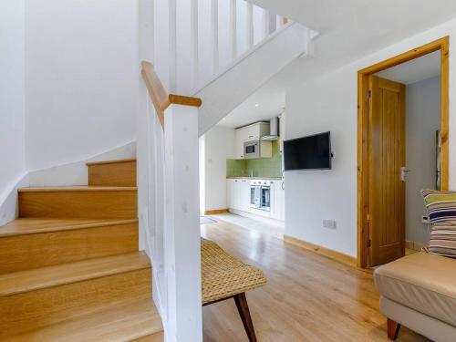 廚房, Delightful Cottage with 2 Bedrooms near Knutsford in 托夫特