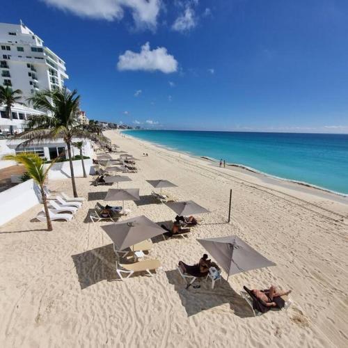 Arena y mar, nuevo apartamento frente al mar in Cancún, Mexico