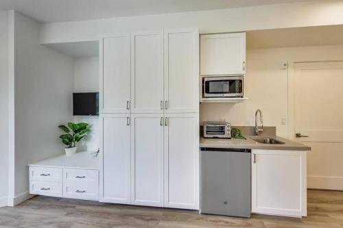 Luxury Furnished Studio Suite in Lake Merritt