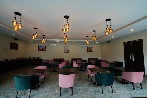 Restaurant, Antaraal Resort n Spa in Jia
