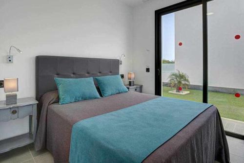 3 bedrooms, 4 beds