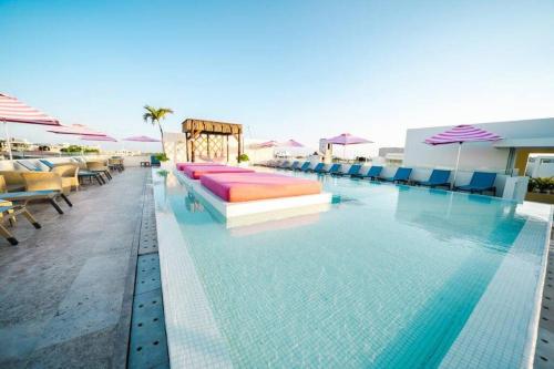 Beautiful Apt Steps from the Beach! - The Palm 101