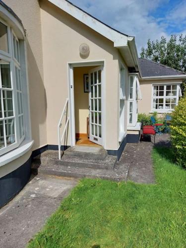 Exterior view, Lily's Place - up to 4 persons in Birr