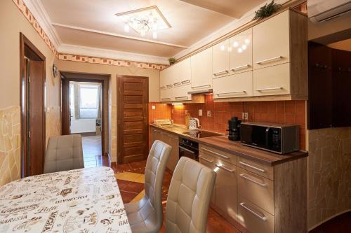 Valentin Deluxe Apartman - image 4