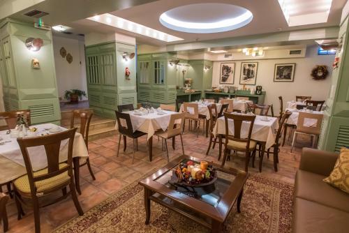 City Hotel Apollonion – Karpenisi, AL