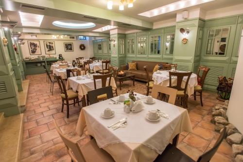 City Hotel Apollonion – Karpenisi, AL