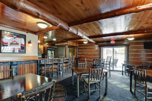 酒吧/高級酒吧, 皮奧里亞斯東尼小河酒店及會議中心 (Stoney Creek Hotel & Conference Center - Peoria) in 東皮奧里亞