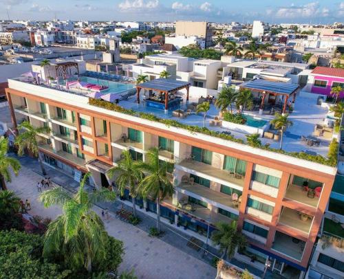 Spacious 5th Av Apartment w/ pool - The Palm 218