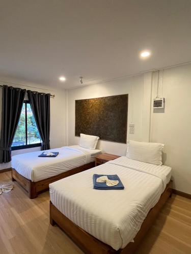 Twin Room image 4