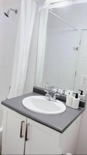 Private Entrance Entire Guest Suite - 1 bedroom in Coquitlam, Canada